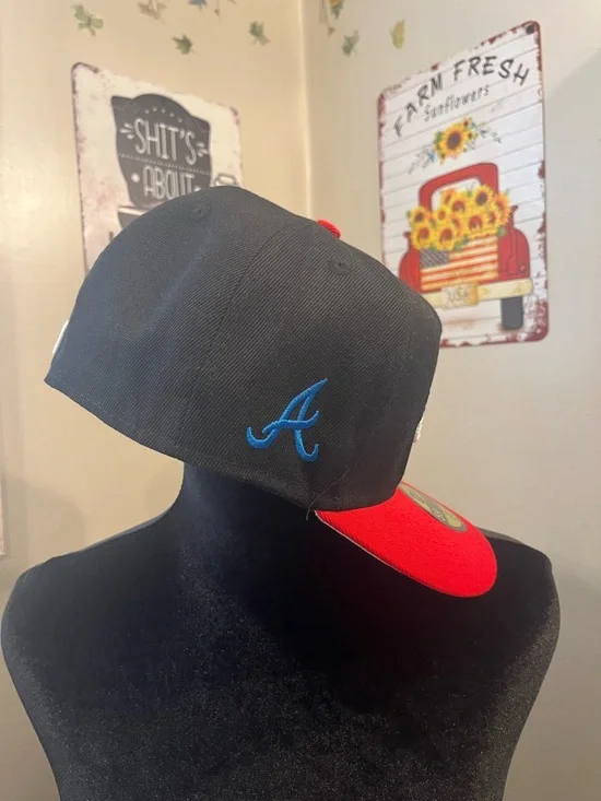 New Era Black & Red Atlanta Braves Fitted Cap with Sneaker Logo - Picture 5 of 7